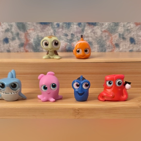Disney Doorables Finding Nemo Lot of 6 Series 4 SQUIRT BRUCE PEARL HANK - Picture 10 of 13